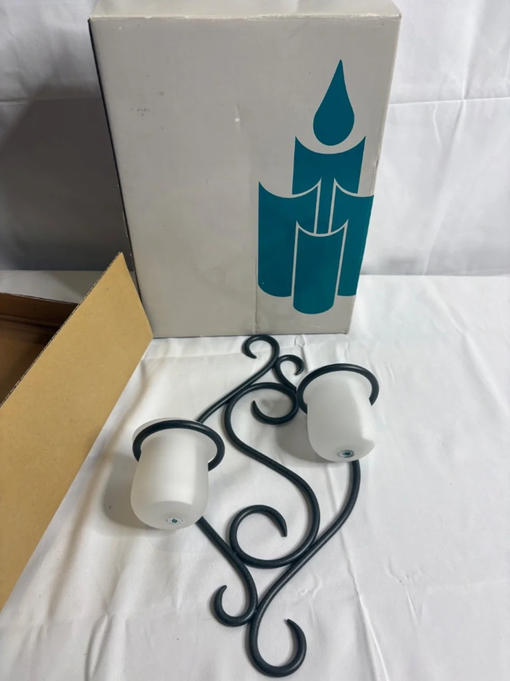 Partylite P0121 Wrought Iron and Frosted Glass Scroll Sconce NEW in Original Box - Picture 4 of 9